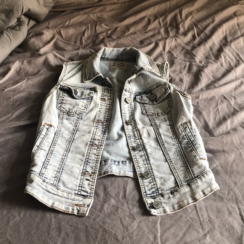 Jean Vest